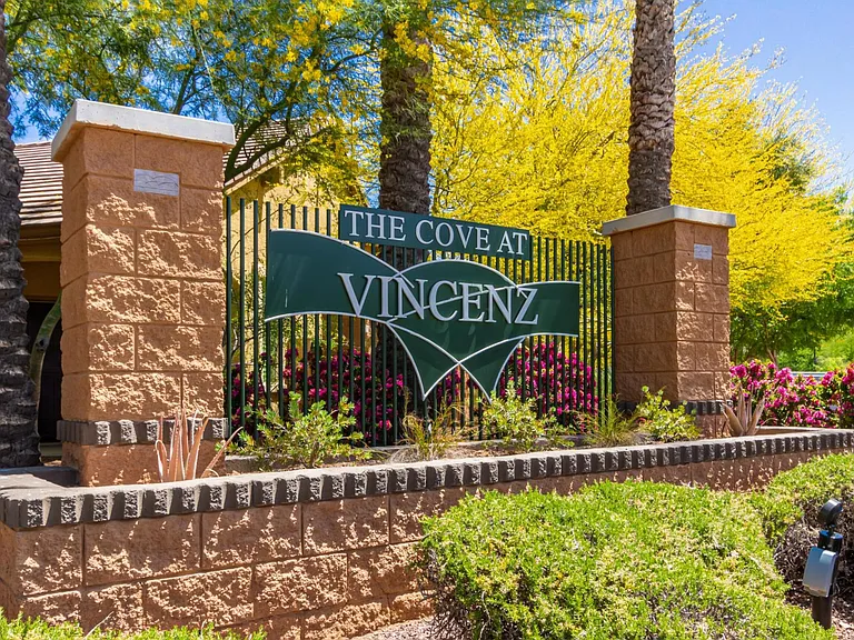 2562 E Vermont Dr — Photo 31