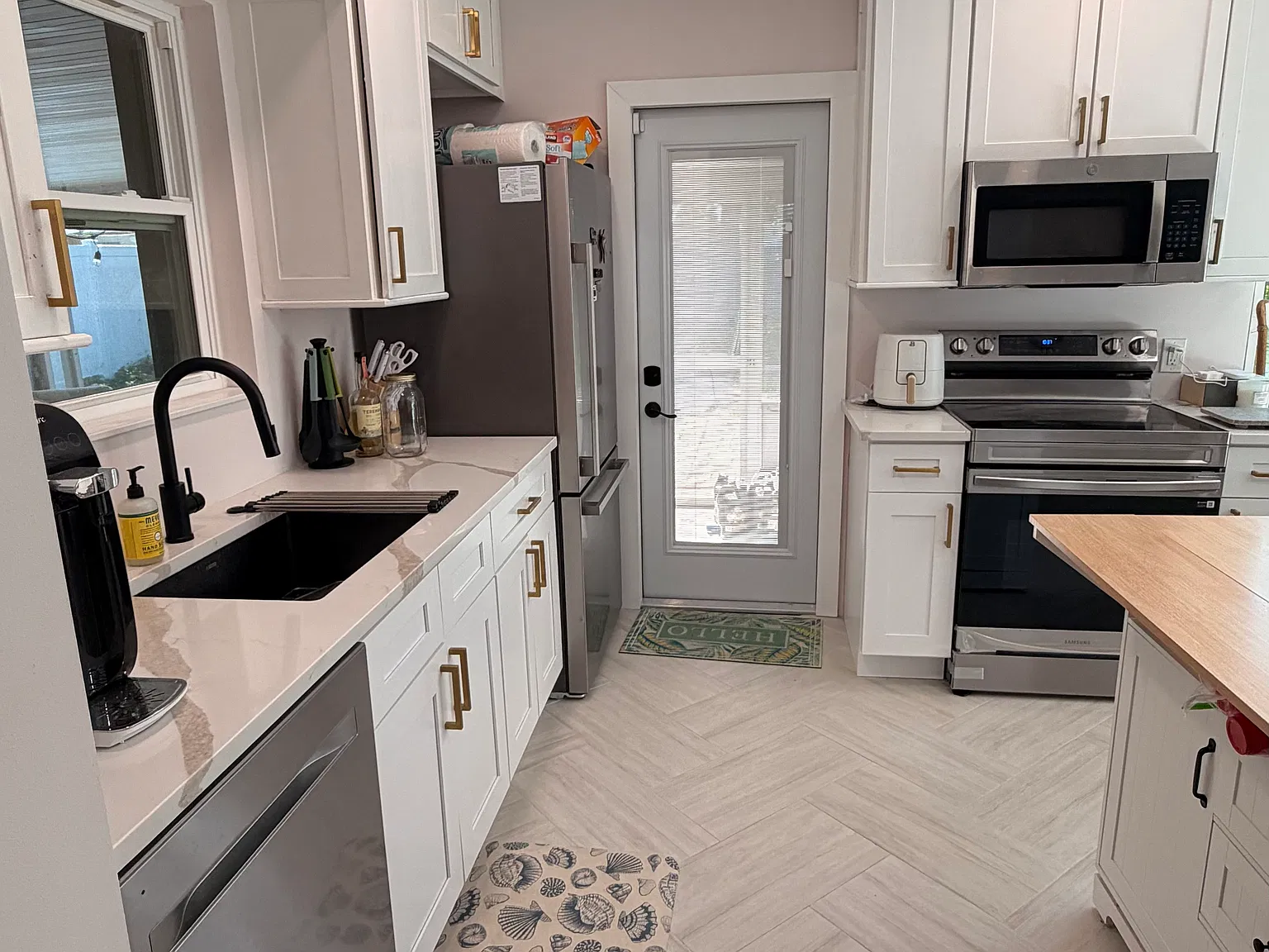 3 bed, 1001 sqft, $3,800 — Photo 2