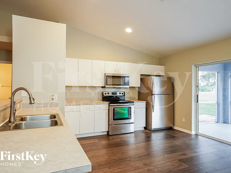 1633 NW 5th Ave — Photo 6