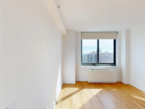 808 Columbus Avenue image 3 of 9