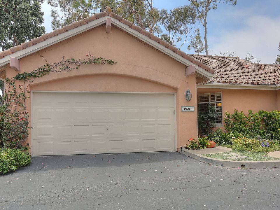 Single level, 2 car garage