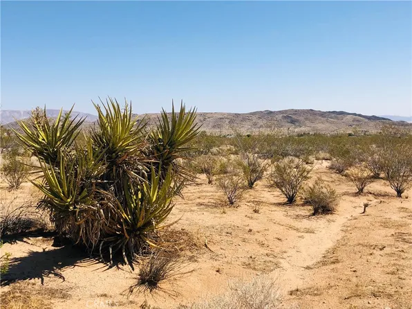 2 Geronimo Trl, Landers, CA 92285