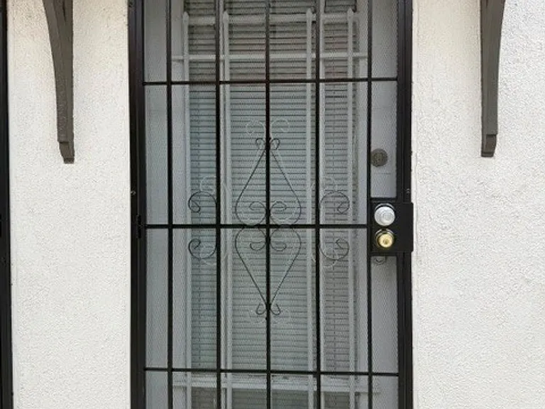1819 E 4th St — Photo 10