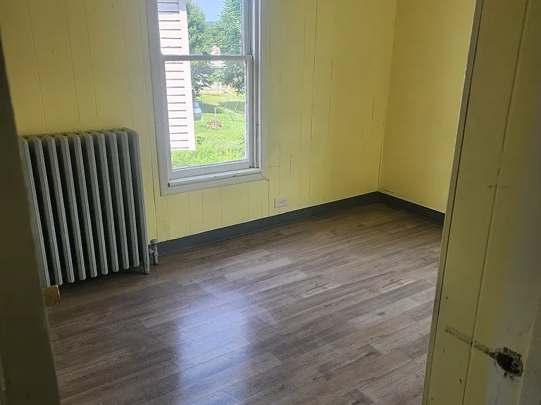 292-294 Strayer St #1 — Photo 8