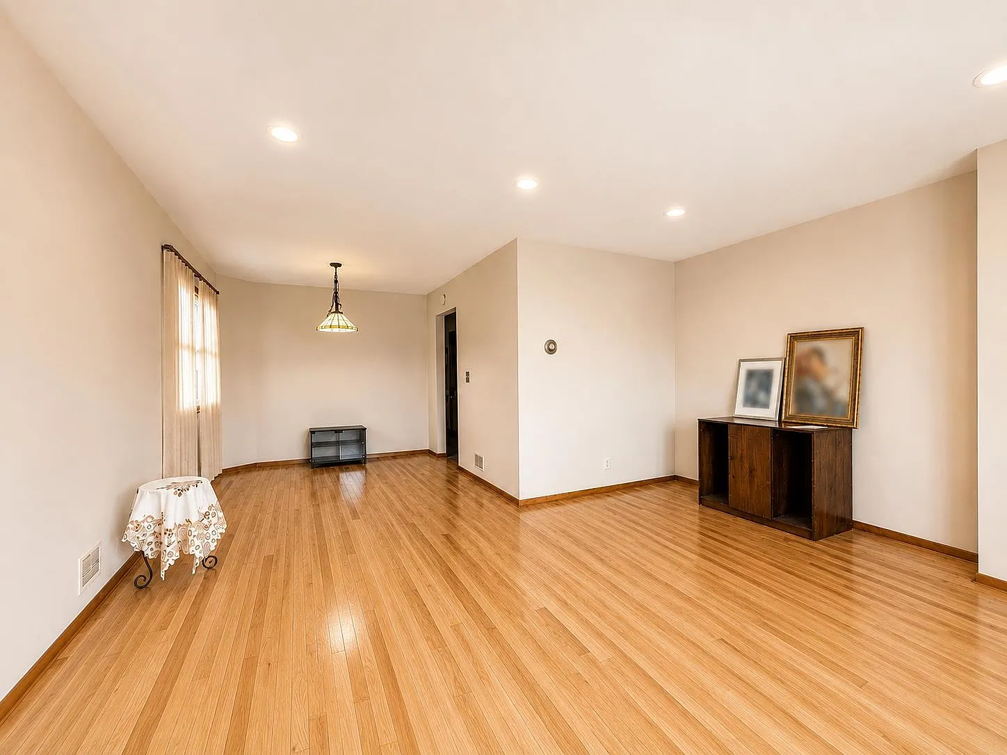 3 bed, 3.0 bath, 2000 sqft, $3,400 — Photo 3
