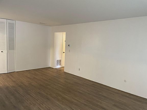 5th image of 42 Shrewsbury Green Dr Unit H