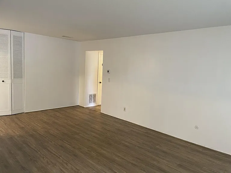 42 Shrewsbury Green Dr #H — Photo 5