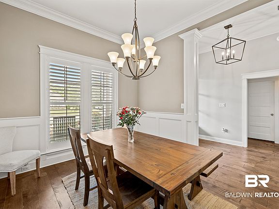 4th image of 582 Theakston St