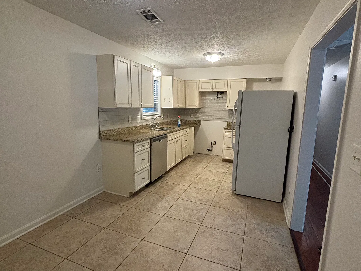 3 bed, 1.5 bath, $2,200 — Photo 3