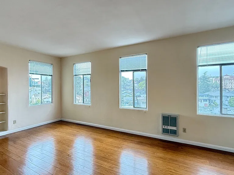 Ivy Dr. 2551 — Photo 10