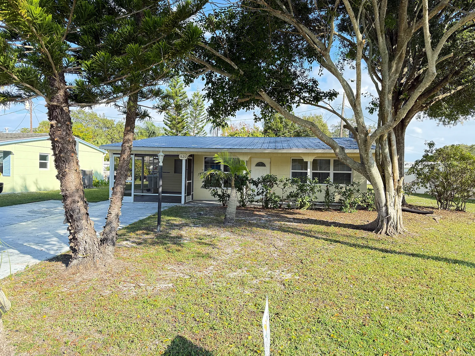 2 bed, 1.5 bath, 1028 sqft, $2,000 — Photo 2