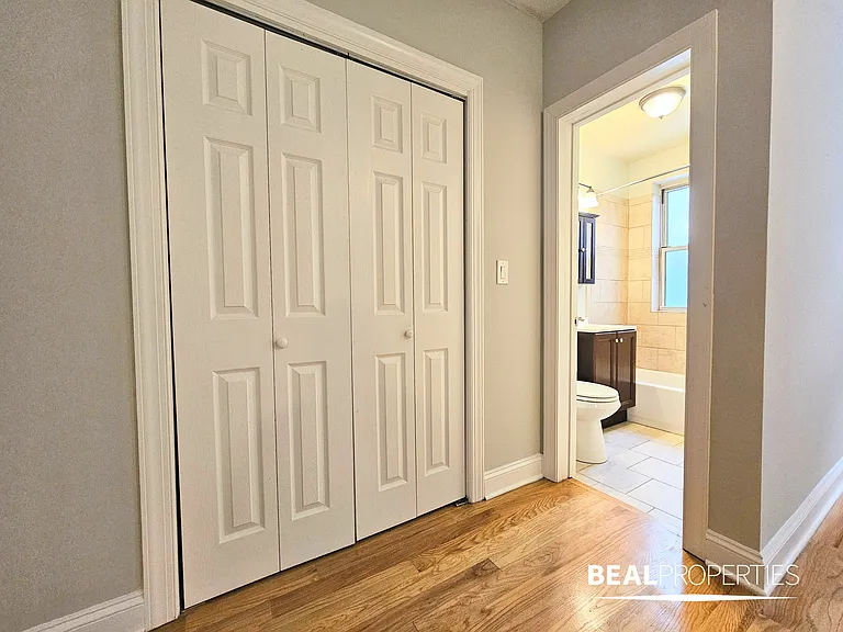 511 West Melrose — Photo 10
