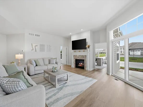 832 North Verona CIRCLE #11, Grafton, WI 53024