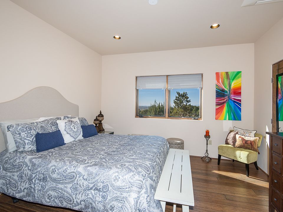 1st image of 832 Calle David