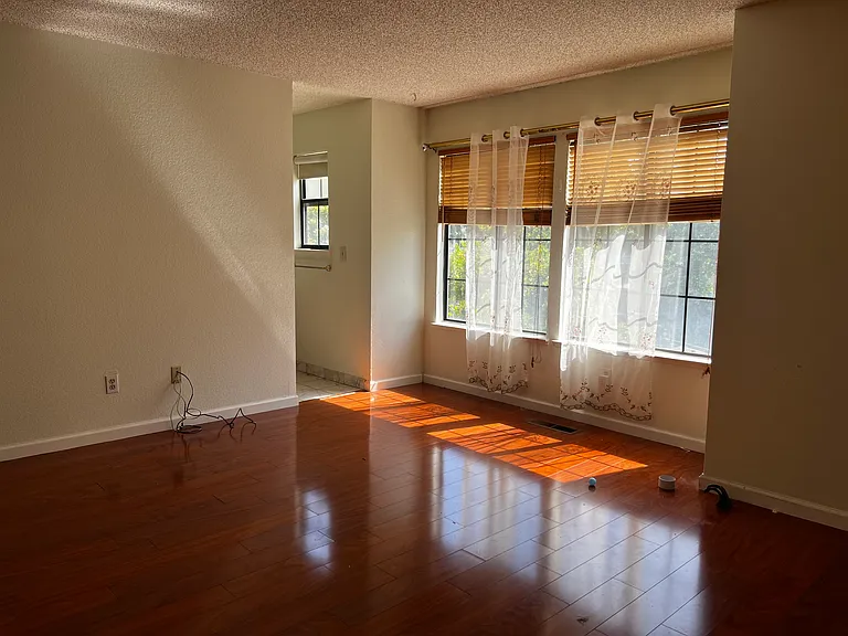 574 Glenmoor Cir — Photo 4