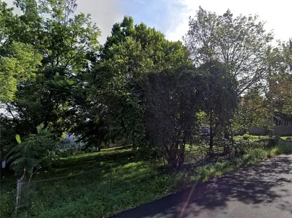 Galster Ave, Syracuse, NY 13206