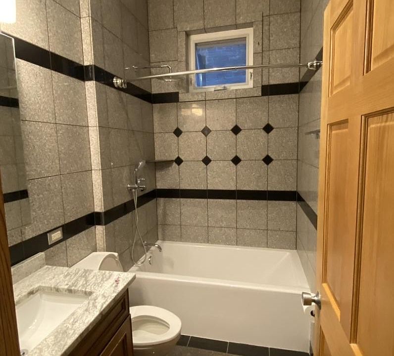 1st image of 1909 N Sheffield Ave #2