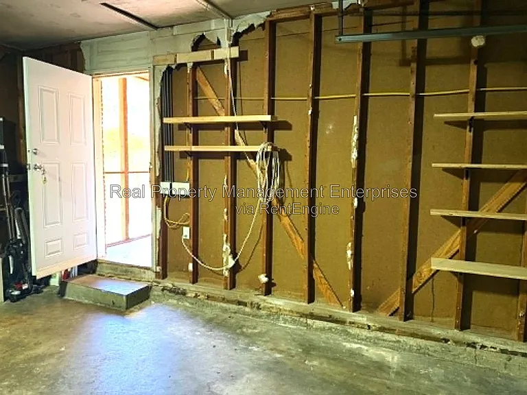2301 N Warren Ave — Photo 40