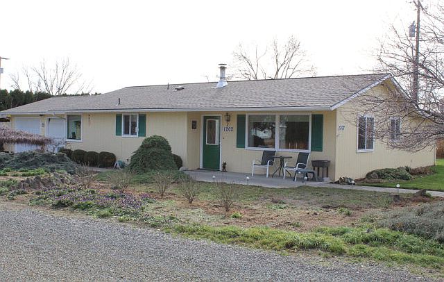 1st image of 1202 SE Murphy Ln