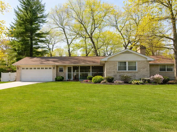 3241 Mineral Springs Rd, Sterling, IL 61081