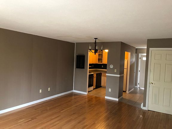 3rd image of 26 Locust Cir #26
