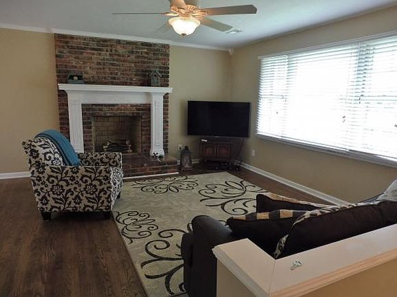 3rd image of 1705 Green Valley Dr