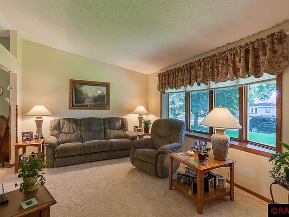 3rd image of 212 Connie Ln