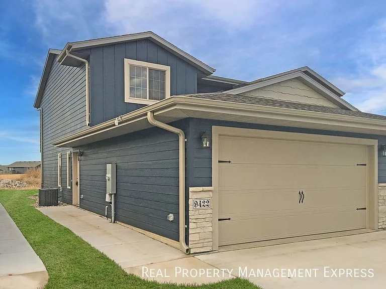 9422 W Gert St — Photo 1