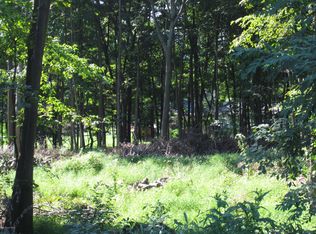 2202 Acorn Ct, Slatington, PA 18080