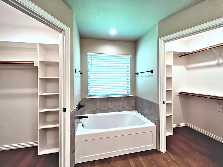 219 Clover Cir — Photo 11