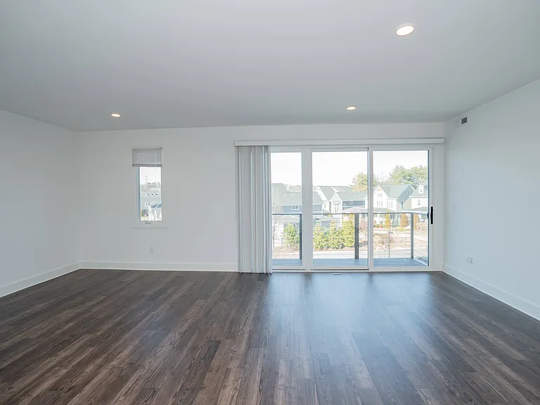 Riverside Village Apartments — Photo 93