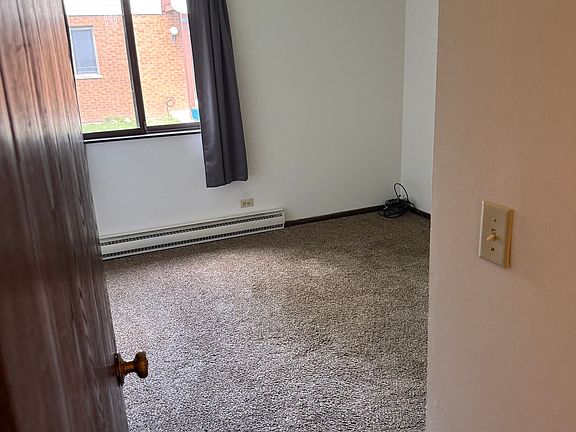 4th image of 1902 Heatherway Ln APT 1A