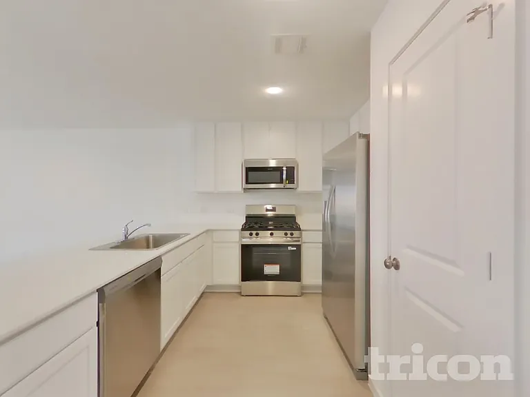 3017 Fantasy Terrace Dr — Photo 4