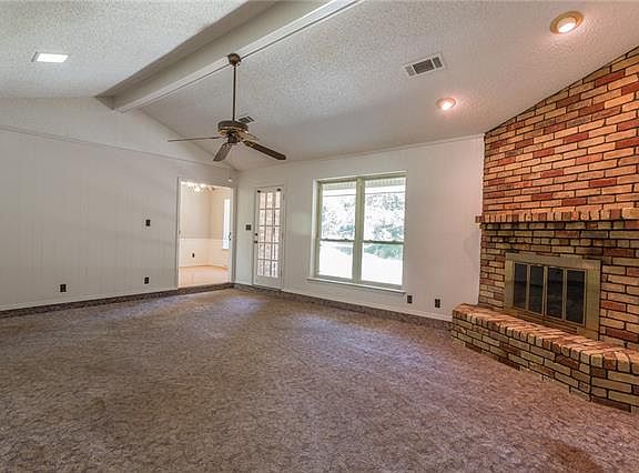 4th image of 203 Robin Hill Ln