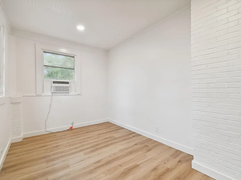 215 S Howard Ave #E — Photo 14