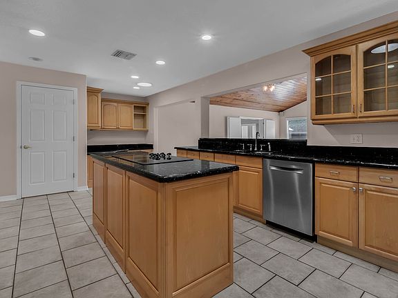 3rd image of 230 S New York Ave #8OOEXA