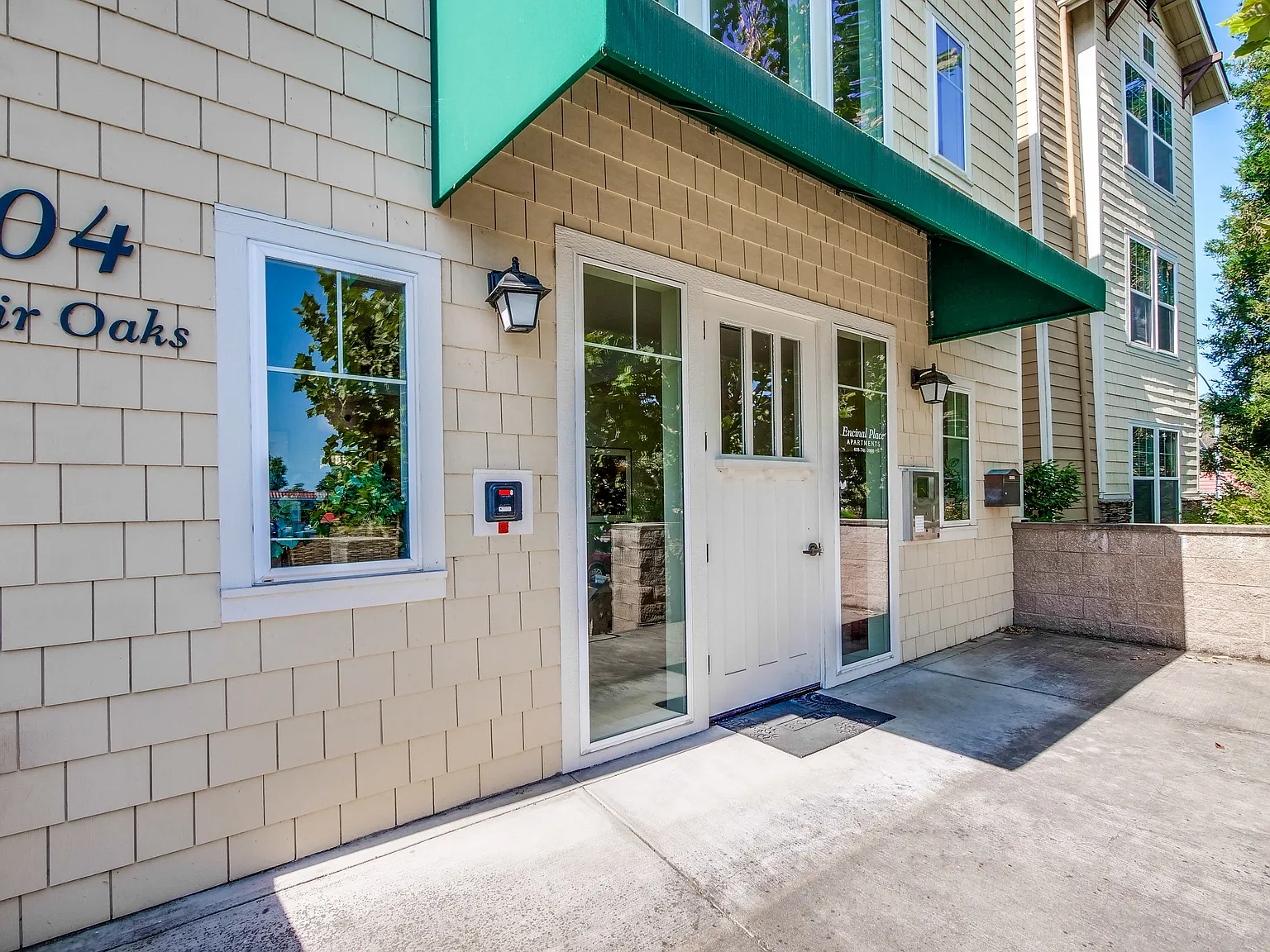 Encinal Place Apartments — Photo 3