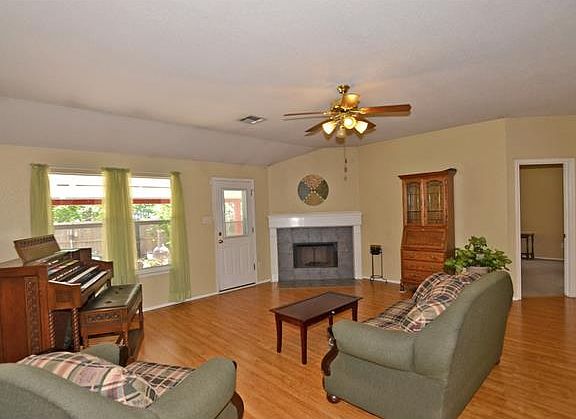 5th image of 1309 Ashley Dr