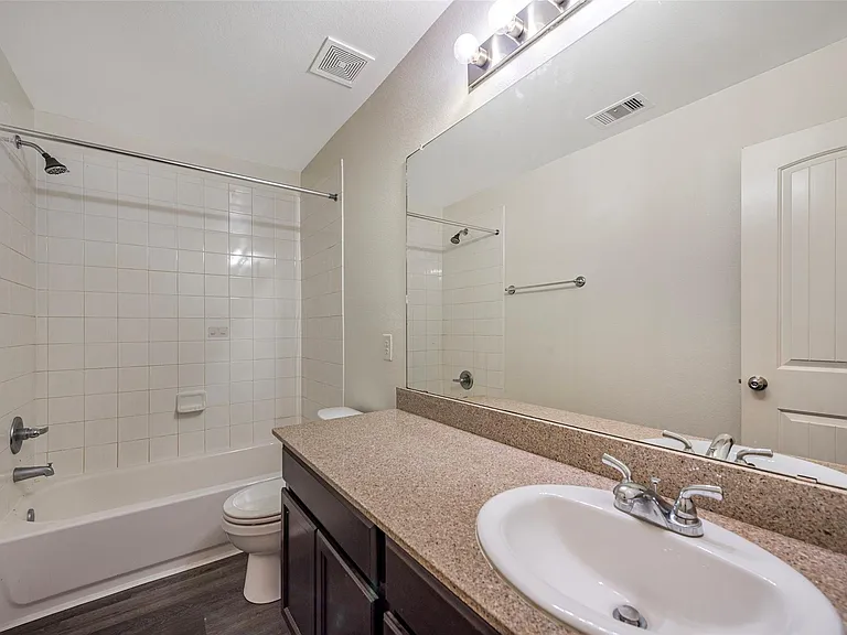 106 Crown Point Ct — Photo 18