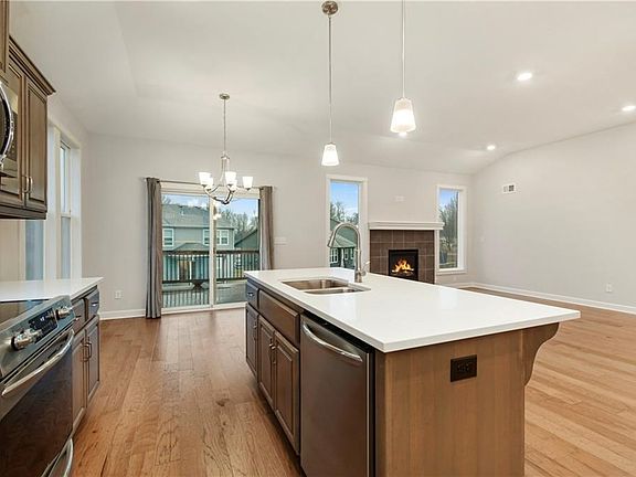 4th image of 132 SE Griffin St