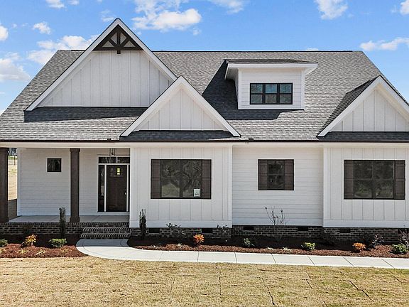3rd image of 570 Allesandra Dr