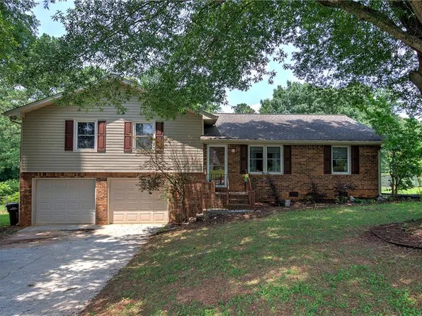 36 Skyview Cir, Cartersville, GA 30120