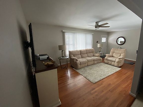 2nd image of 26 Laurel Blvd