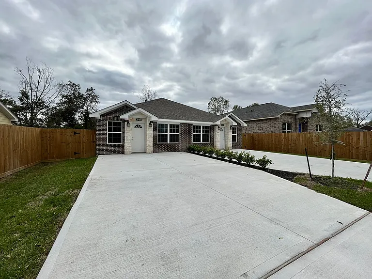 5706 Howell St #A — Photo 4