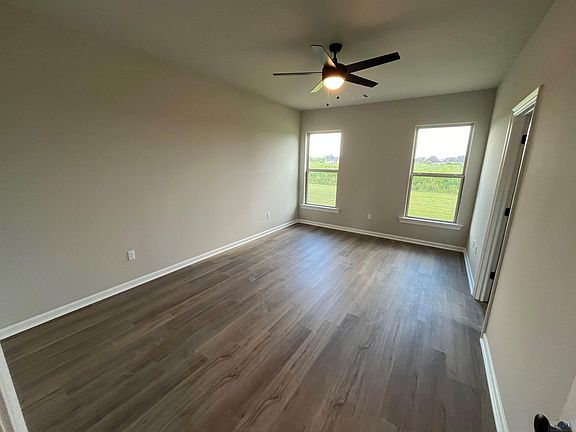 3rd image of 108 Pond Dr