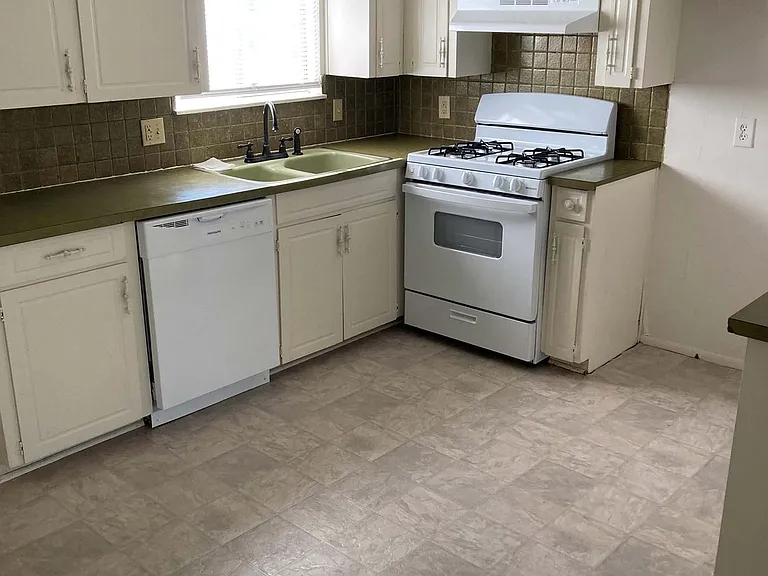 8104 Yecker Ave #8104 — Photo 1