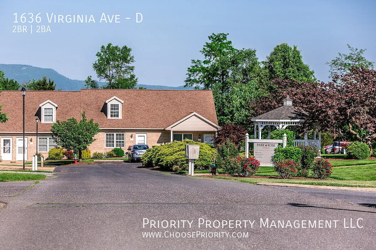 2BR 2BA Townhome in Park Rose, Harrisonburg — Photo 1