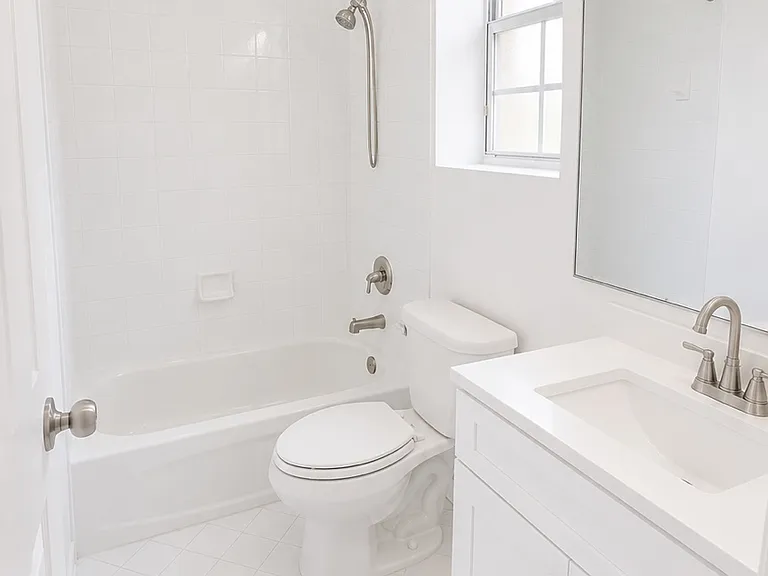 1570 NE 33rd Rd #103 — Photo 2