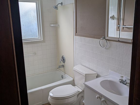 5th image of 528 Grand Ave #1