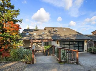 1060 Upper Devon Ln, Lake Oswego, OR 97034